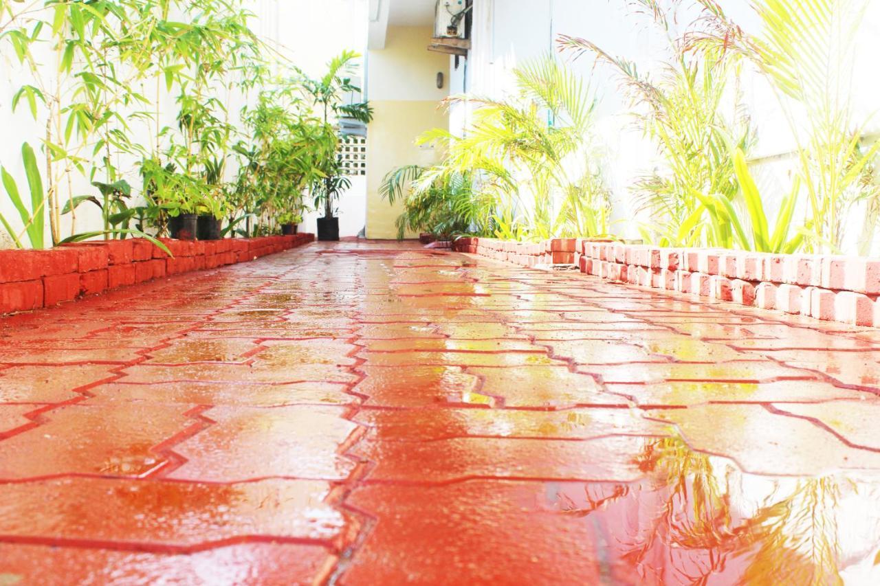 Kolam Elliots Beach Chennai Exterior foto